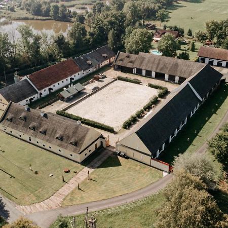 Dvur Olsiny -Hotel And Horse-Riding Karviná Kültér fotó