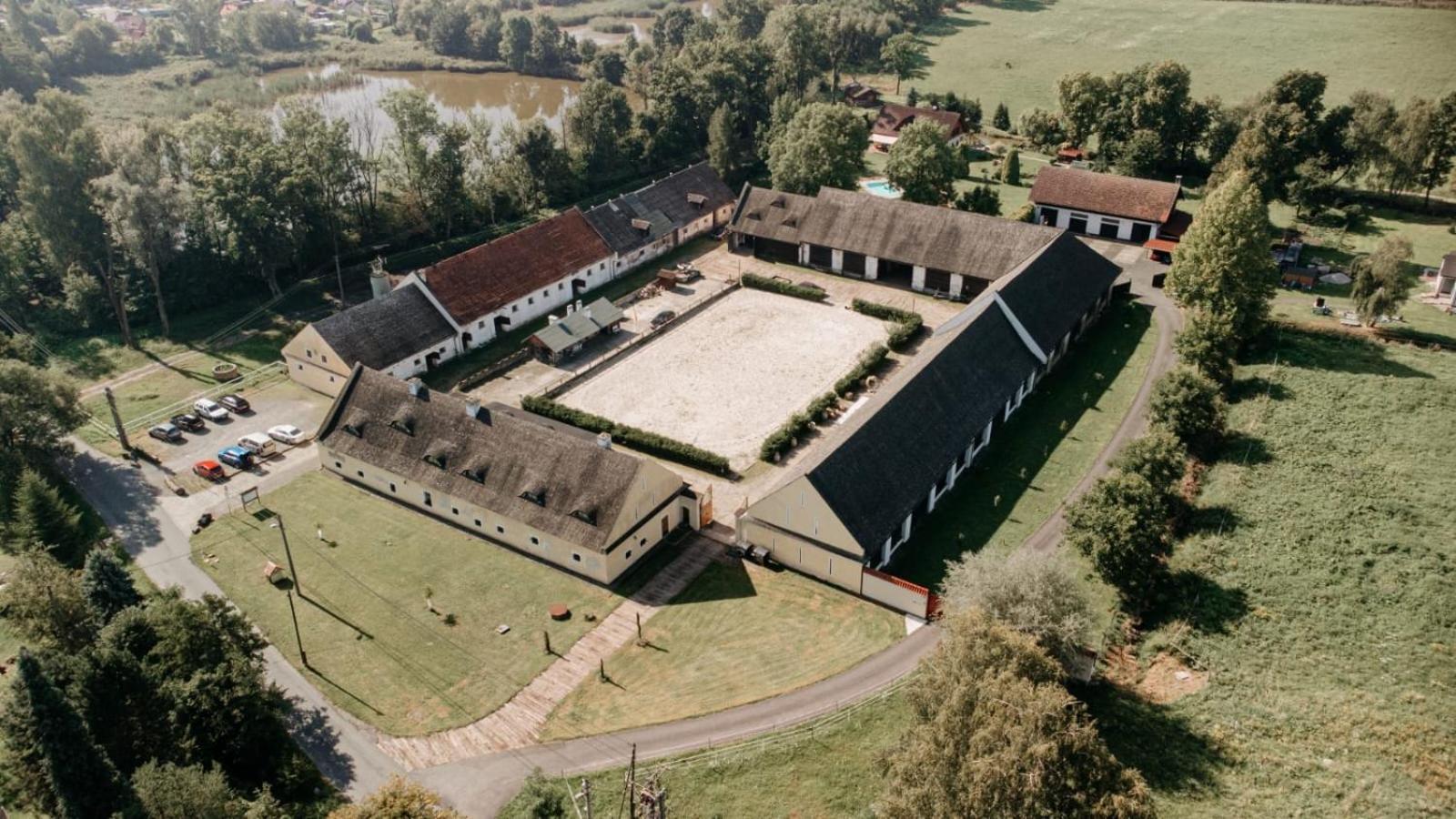 Dvur Olsiny -Hotel And Horse-Riding Karviná Kültér fotó