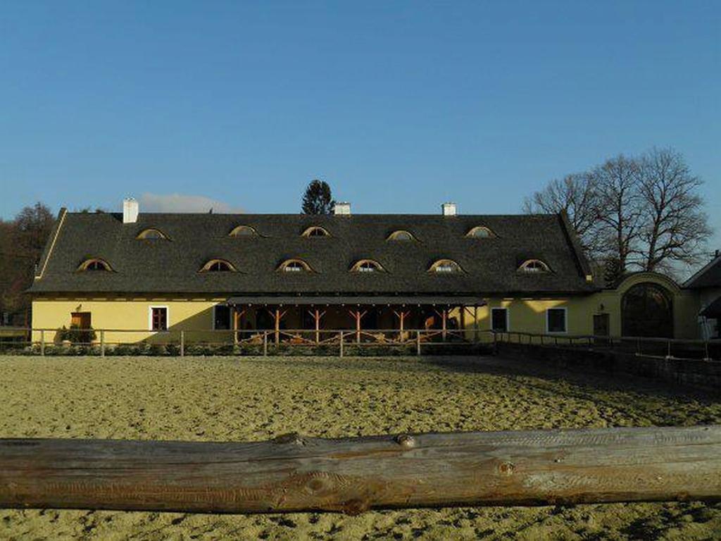 Dvur Olsiny -Hotel And Horse-Riding Karviná Kültér fotó